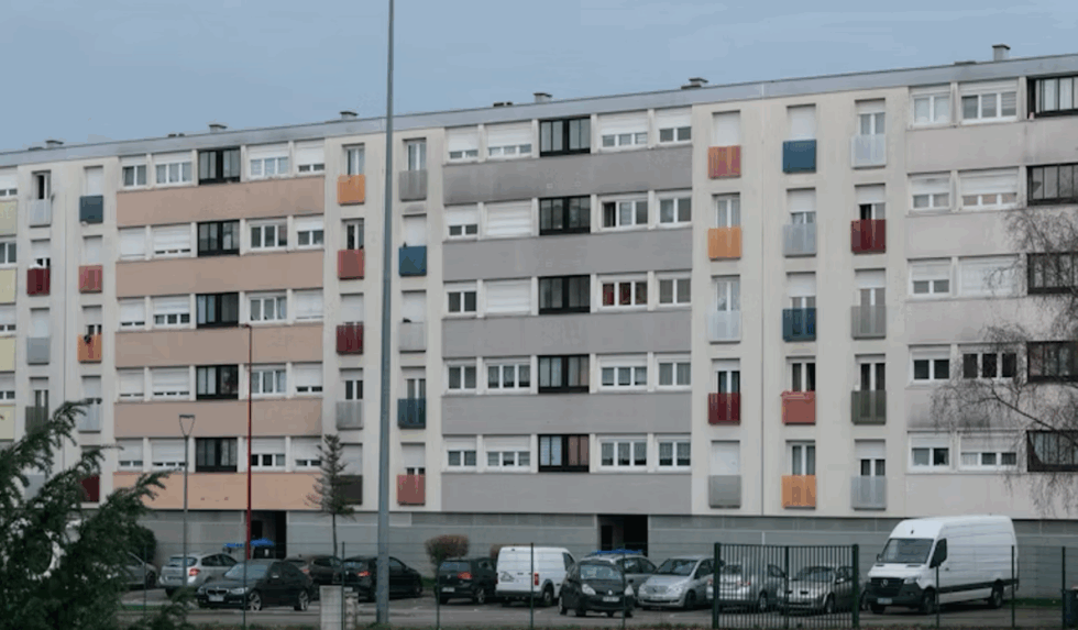 Logement social : combien coûterait l’installation de volets et de brasseurs d’air ?