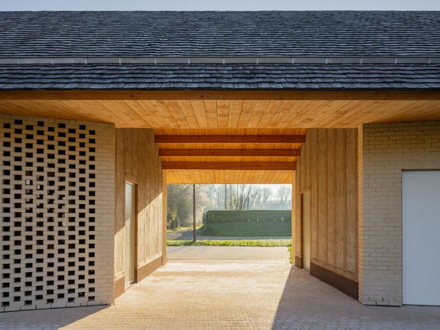 À Ouville-la-Rivière, la brique réinterprète l’architecture normande